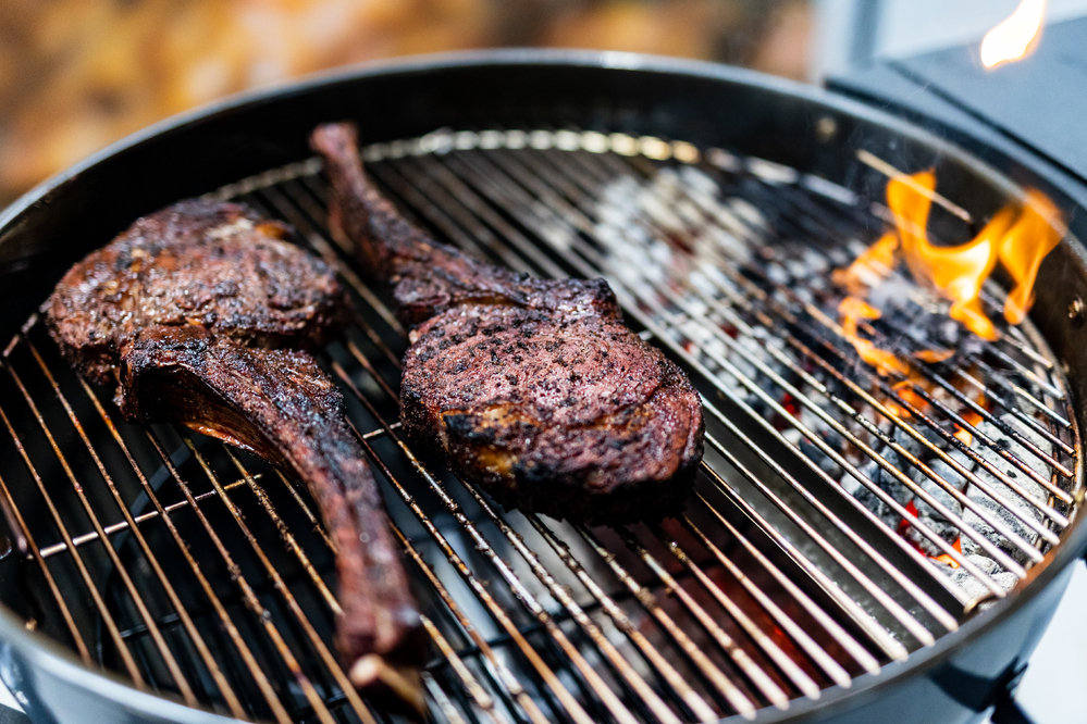 Slow 'N Sear Deluxe Charcoal Basket - Image 11