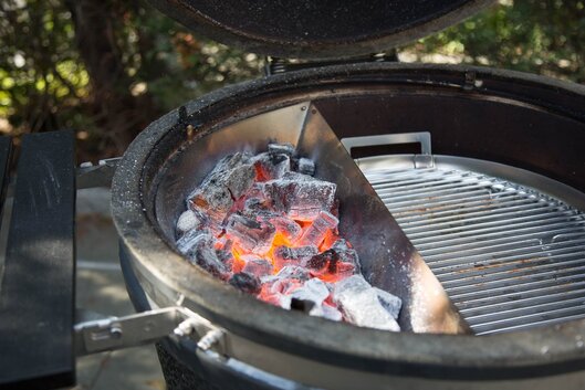 Slow 'N Sear Deluxe Charcoal Basket - Image 7