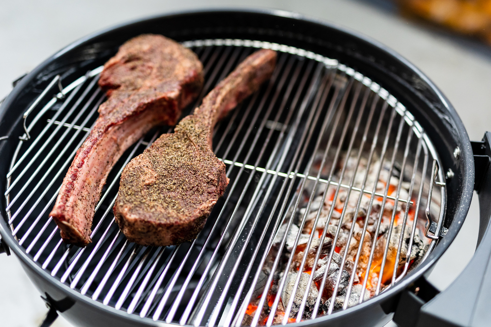 Slow 'N Sear Deluxe Charcoal Basket - Image 15